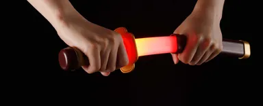 鞘付きで抜刀も楽しめる