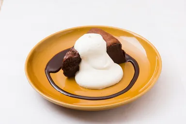 ふんだんナッツのグルテンフリーガトーショコラ