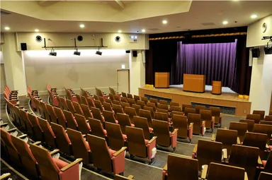 会場は日比谷コンベンションホール(大ホール)