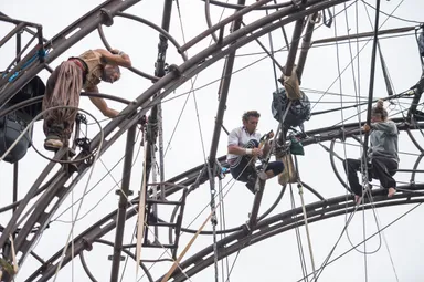 クリエイティビティを持つ“舞台装置”は団員自らの手によって組み上げられていく