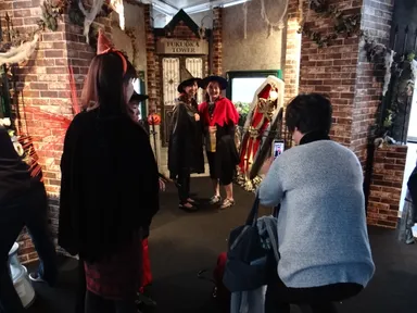 展望室の仮装コーナー「なりきりハロウィン」