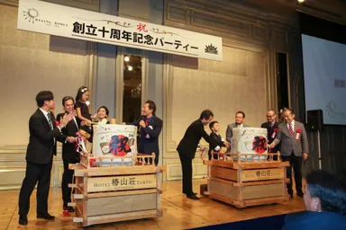 盛大に行われた鏡開きの様子