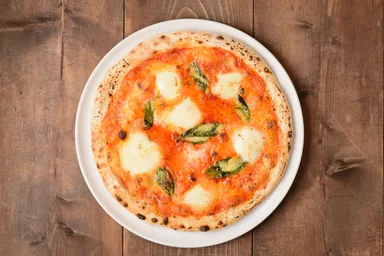 モッツァレラチーズとバジルのマルゲリータ