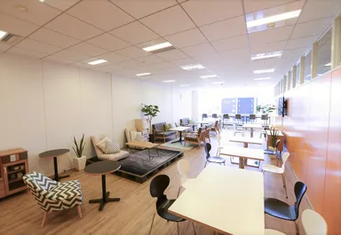 開放的で落ち着ける空間「ST Cafe」