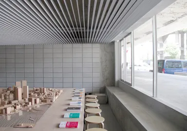 外壁を解体し視認性向上