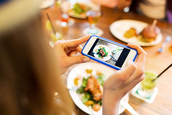 食べ物の写真をアプリに送るだけでカロリー計算＆アドバイス