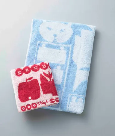 フェイスタオル　税込1,080円、バスタオル　税込3,240円