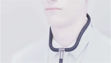 流線型形状により首への圧力を軽減