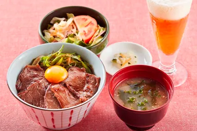 九州産霜降り黒毛和牛と九条ねぎキムチの焼肉丼膳