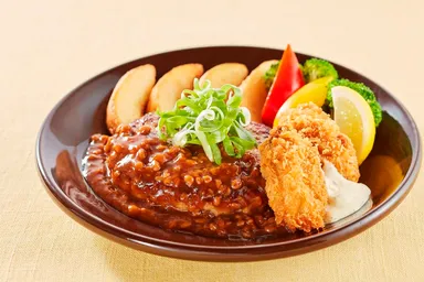 沖縄産美ら島あぐー豚の旨みあふれるハンバーグ&広島産牡蠣フライ　沖縄黒糖もろみ味噌ソース