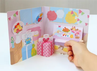 ペーパーカードで飾りつけ遊び