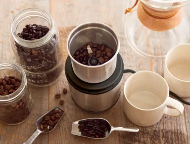 コーヒー豆もお好みの挽き具合に