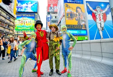 大阪の街を「トーテム」のアーティストたちが満喫