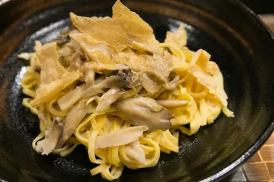 大日本印刷株式会社で提供されたソイタリアンメニュー：ツナといろんなキノコの濃久里夢(こくりーむ)ソースのスパゲッティ