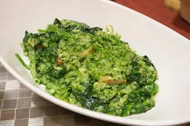 大日本印刷株式会社で提供されたソイタリアンメニュー：ベーコンと抹茶、ほうれん草のグリーンリゾット