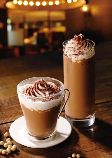 ティラティス・モカ(ホット・アイス)　380円(税込)　販売期間：10月26日～12月31日(予定)　※首都圏より順次販売