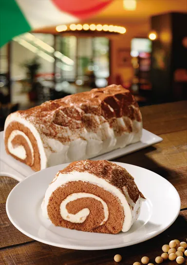 豆乳クリームのティラティスロール　1,200円(税込)／1ピース　300円(税込)販売期間：10/26～11月下旬(予定)　※首都圏より順次販売