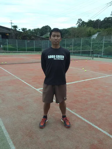 総武グリーンテニスクラブ、西郷コーチ