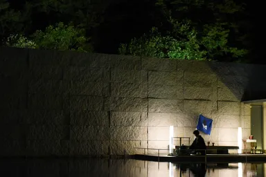 茶を点てる奈良宗久氏