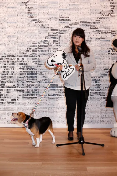 そっくりさんコンテスト「スヌーピー賞」 ルーニーちゃんと飼い主の榎本 友美さん