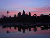 アンコール・ワットでの日の出(イメージ)／カンボジア
