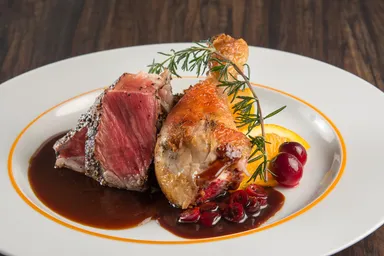 ローストターキーとプライム・リブアイステーキ
