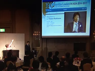 選出をサプライズ発表するアナウンサーの木佐 彩子さん