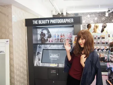 プリシラ店内に設置された「THE BEAUTY PHOTOGRAPHER」1