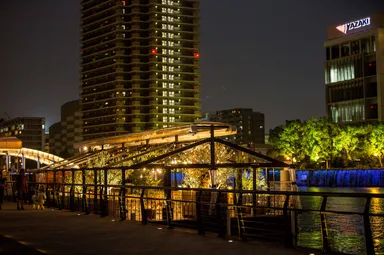 水上テラス(夜)