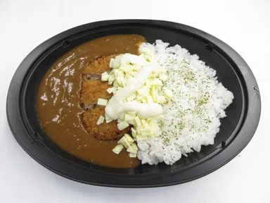チーズとメンチカツカレー（近畿）
