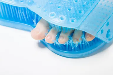 プルプルブラシで指の間も気持ちいい