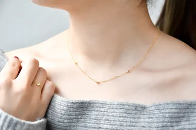 着用：ビリーブインラック ネックレス＆リング