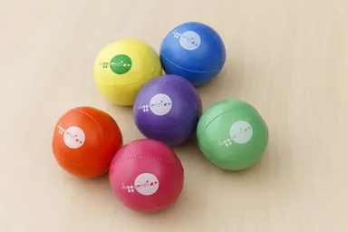 専用ボールは柔らかい握り心地で手にフィット