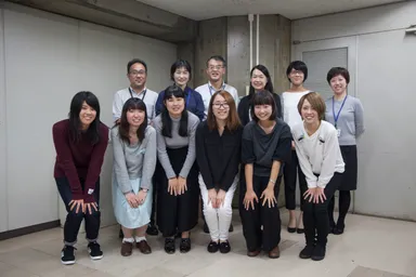 しずおか消費者教育未来会議参加団体と柿野成美 総括主任研究員と県庁スタッフ