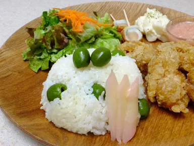 オリーチェごはん(例：新生姜唐揚げプレート)