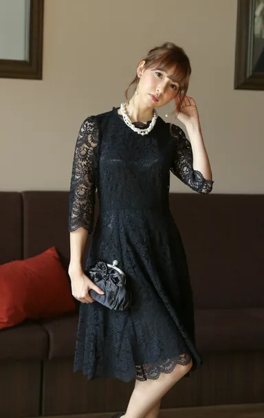 秋冬人気のレースドレス