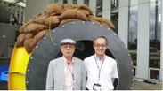左：阿久津 一郎、右：青木教授
