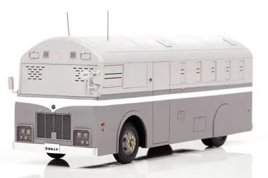 警備車兼輸送車(左前)