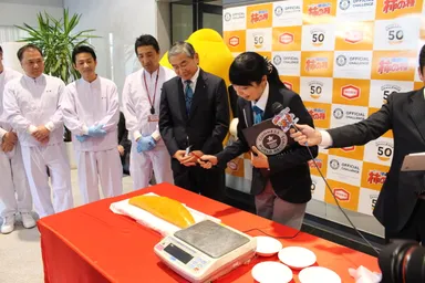 亀田製菓本社にてギネス世界記録への挑戦