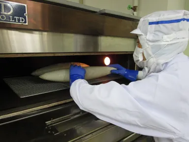 ギネス世界記録の柿の種　焼き工程