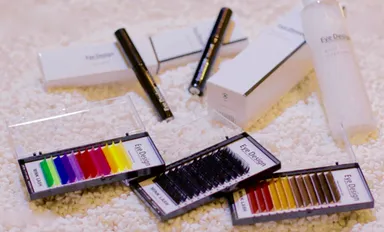 自社開発原料及び化粧品