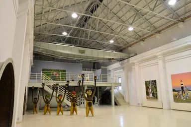 「この世界に生きている-加藤泉×陳飛」展示風景