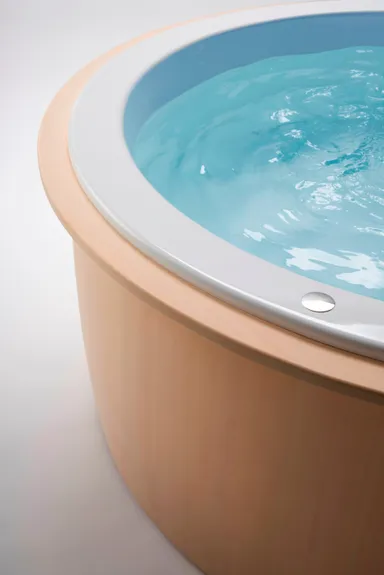 Cipresso Luna 美しい水との対比