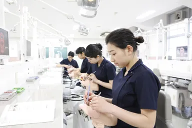 マネキンを使った実習風景