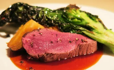 蝦夷鹿ランプステーキと安納芋のロースト