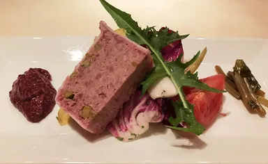 島根県産、猪のテリーヌカンパーニュ 無花果と赤ワインのマスタード添え