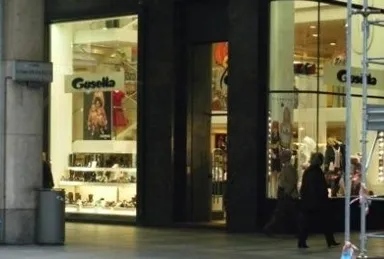 ミラノ、エマニュエル2世通り、Gusellaショップ