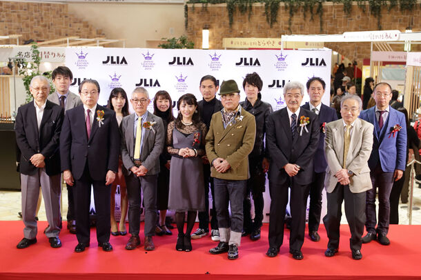 Japan Leather Award 2016 全8部門の受賞者とドン小西氏はじめ関係者