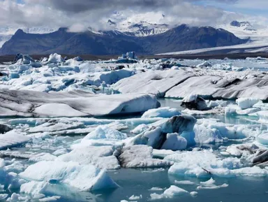 氷河湖観光ツアー
