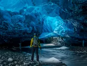 人気観光スポット氷の洞窟